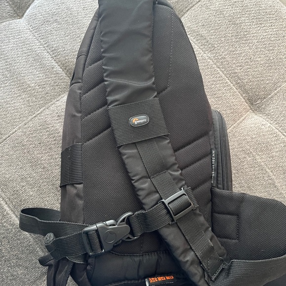 Lowpro Camera Sling Bag - Picture 2 of 3